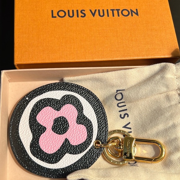 🔥💯 Authentic Louis Vuitton Wild At Heart Bag Charm Key Ring - Picture 1 of 2